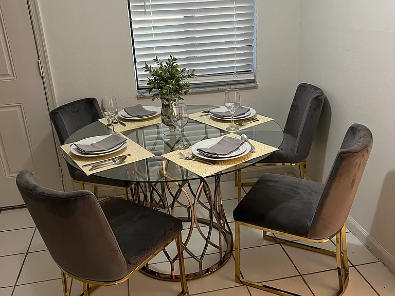 Banyan Club Apartments — Photo 11