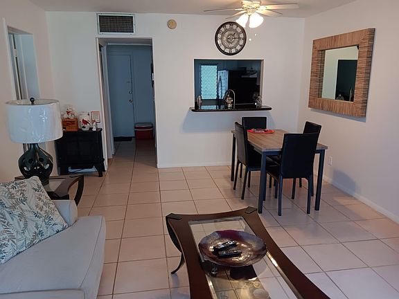 5th image of 4025 N Federal Highway #115A