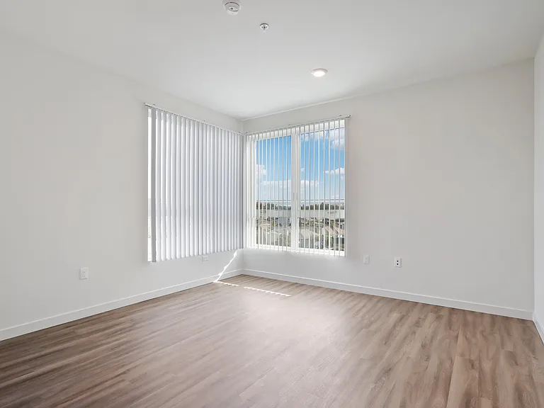 Cloud Nine Luxury Apartments — Photo 31