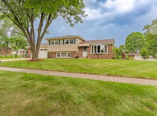 636 E Weathersfield Way, Schaumburg, IL 60193