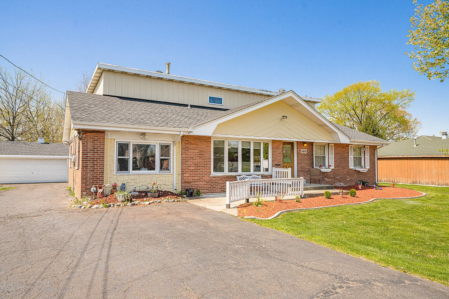 6641 W Home Ave photo 1