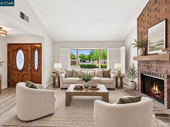3rd image of 1284 Pinecrest Dr