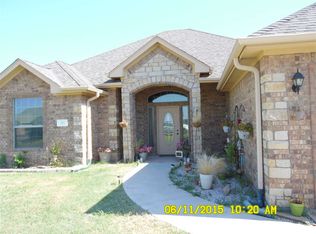 101 Arapaho St, Geronimo, OK 73543