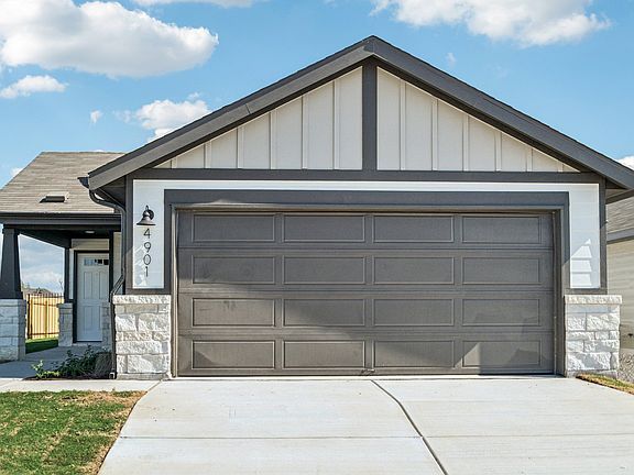 4901 Stockton Lane is the Congaree 340 floorplan with the T elevation.