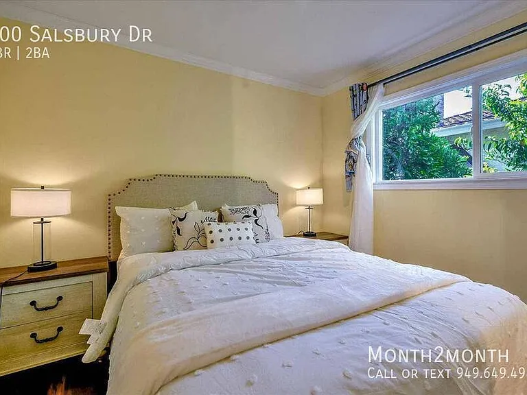 300 Salsbury Dr — Photo 4