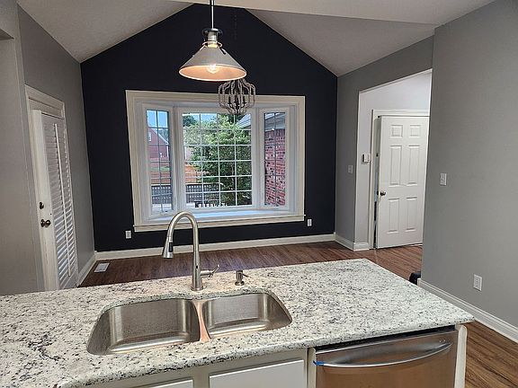 Bay window in kitchen 