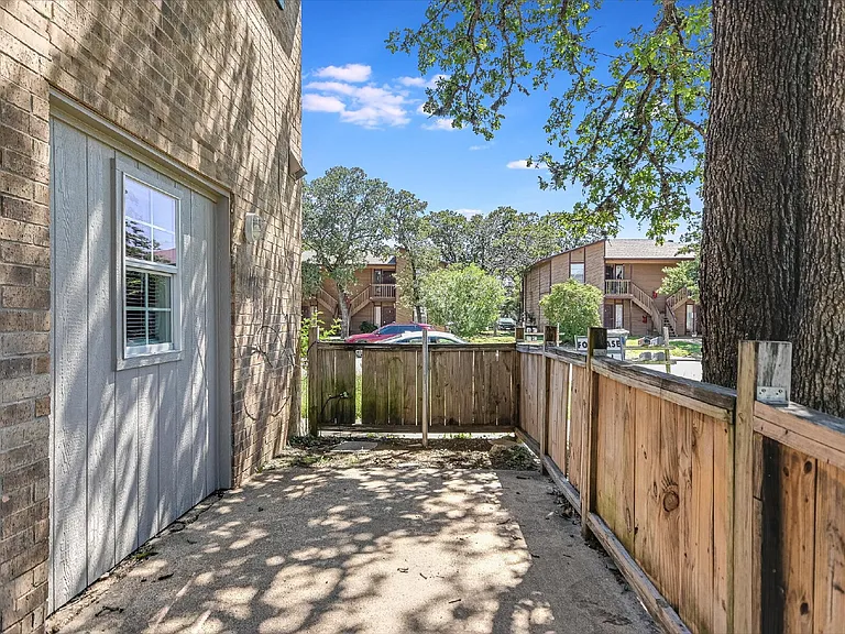 2403 Bosque Dr #B — Photo 46