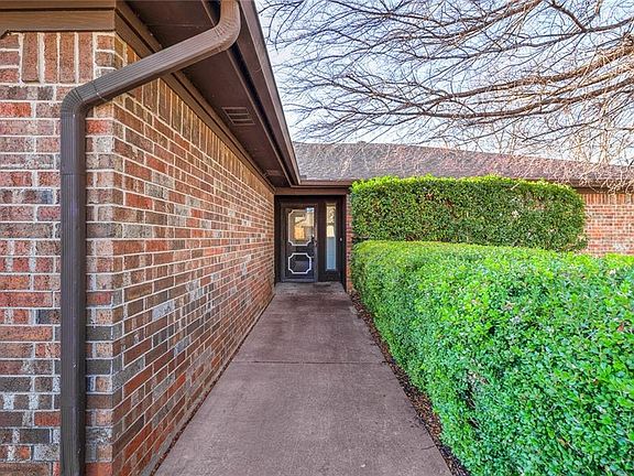 4th image of 809 Mustang Dr