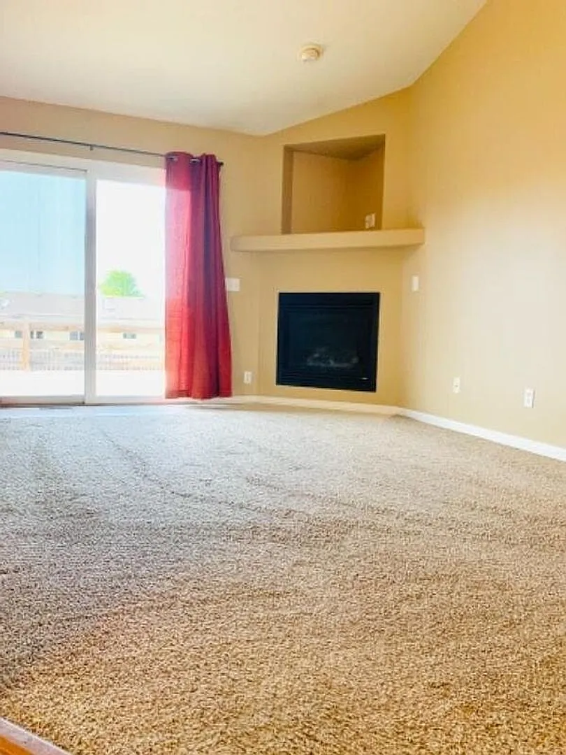 Wonderful Elkhorn Property in Quail Run — Photo 4