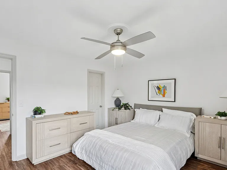 Charleston Hall — Photo 15
