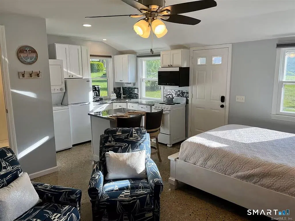 1 bed, 1.0 bath, 232 sqft, $2,100 — Photo 2