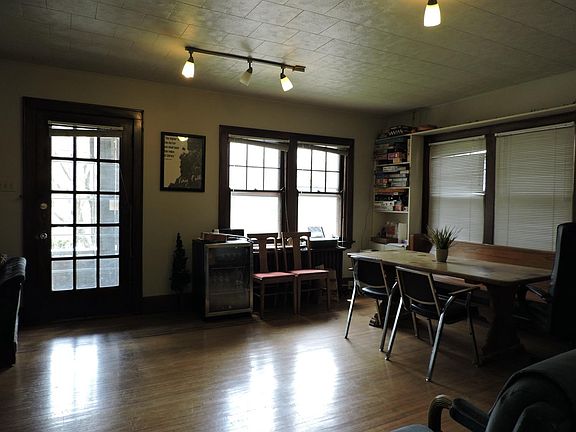 3rd image of 256 Ludlow Ave