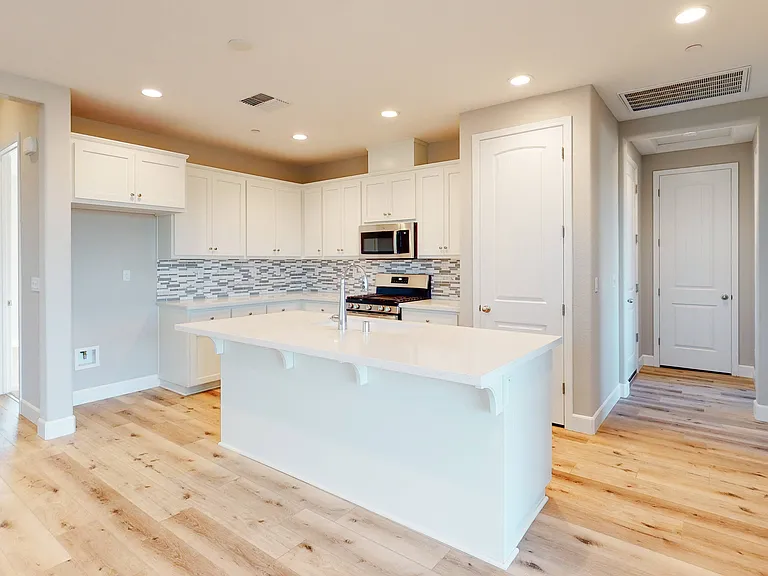 216 Bentwater Loop — Photo 1