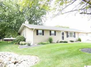 215 Sycamore St, Friend, NE 68359