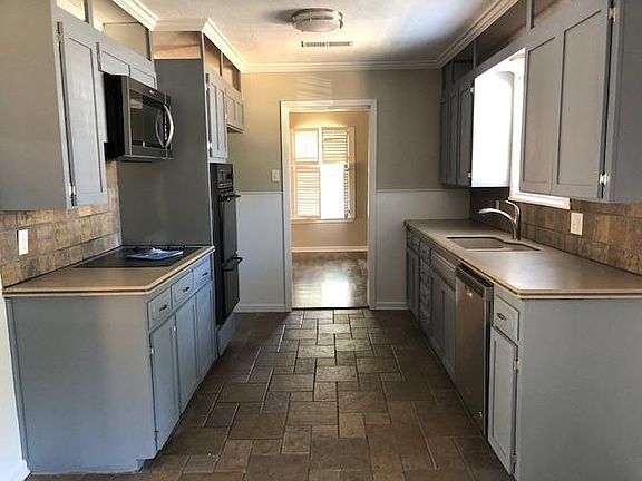 5th image of 1409 Lakewood Dr