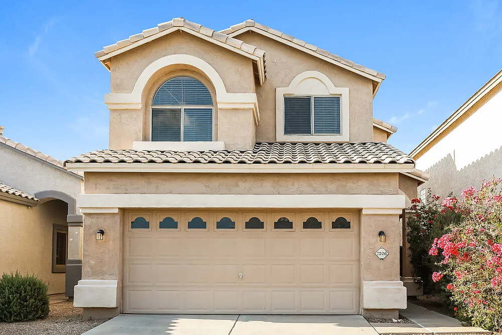 3 bed, 2.5 bath, 1558 sqft, $2,065 — Photo 1