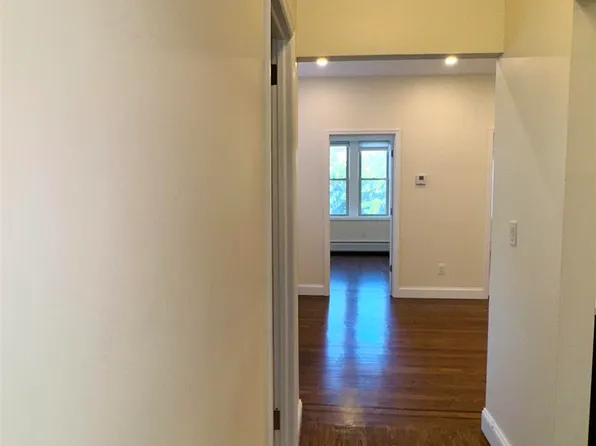 76 Beacon Avenue image 19 of 34