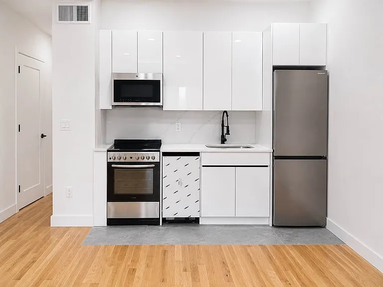 597 Grand Ave #2H — Photo 1