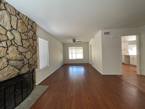 2nd image of 1209 S Pine Ave