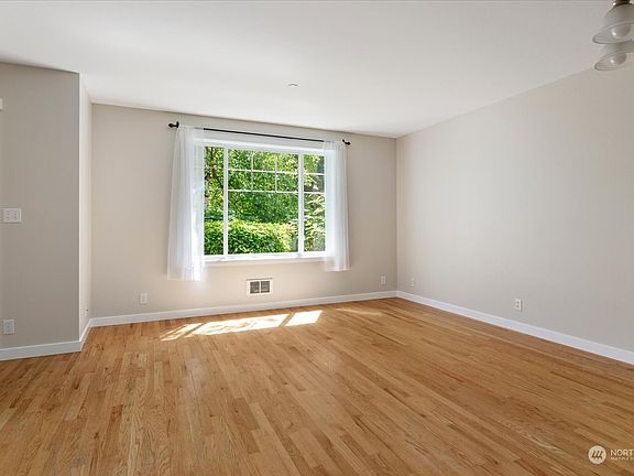 4th image of 208 NW 1st Street