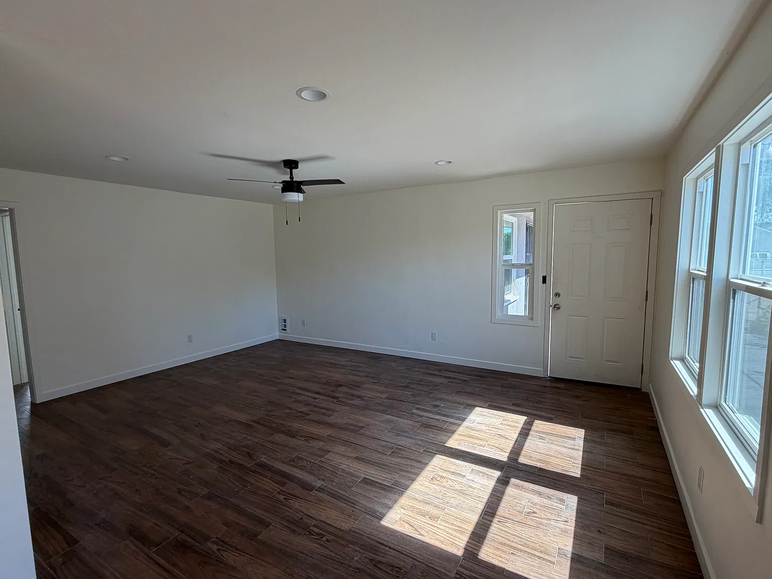 2 bed, 800 sqft, $2,500 — Photo 2