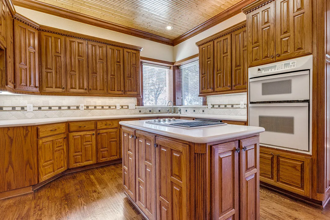 4 bed, 2305 sqft, $2,999 — Photo 4