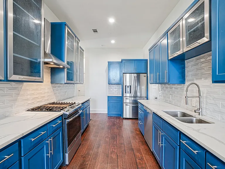 422 N Marlborough Ave — Photo 36
