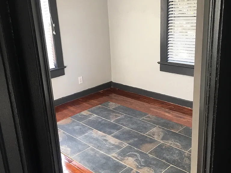 207 N Albany Ave — Photo 9
