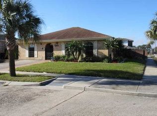 5242 Sandhurst Dr, New Orleans, LA 70126