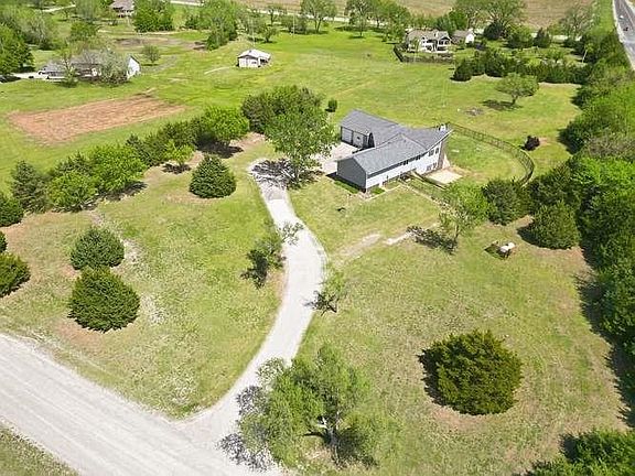 3rd image of 6970 SW Stone Gap Rd