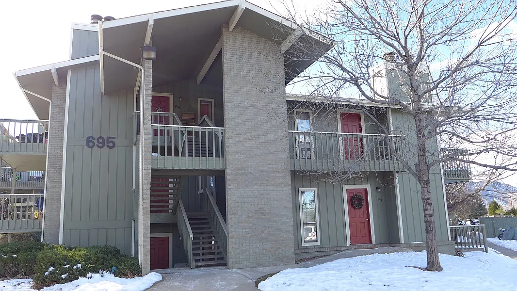 2 bed, 888 sqft, $2,200 — Photo 1