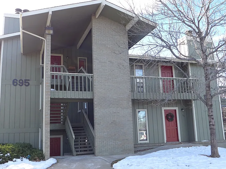 695 Manhattan Dr #214 — Photo 1