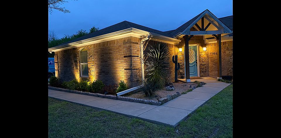 2nd image of 1146 Rosewood Dr