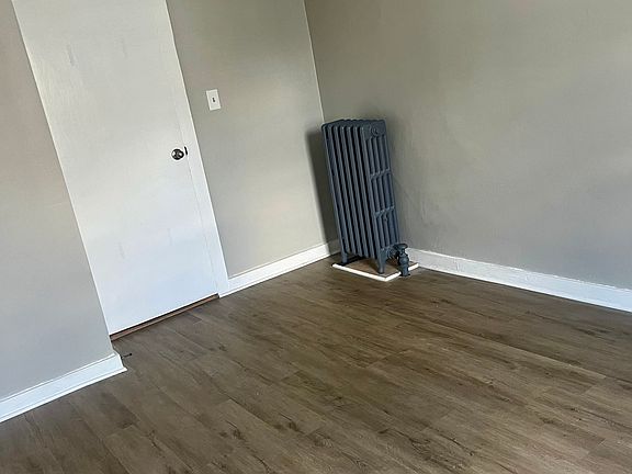 4th image of 1010 Main St APT 2