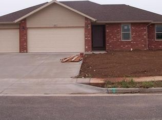 1073 S Mahn Ave, Springfield, MO 65802