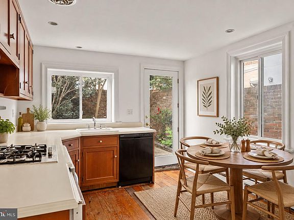 5th image of 1038 N Leithgow St