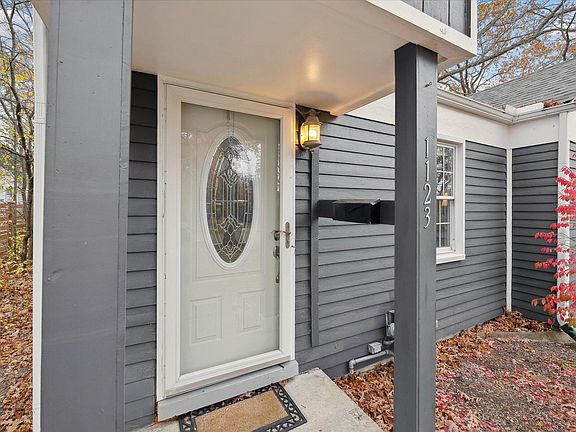3rd image of 1123 Birk Ave
