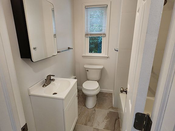 3rd image of 35 Broad St APT E5