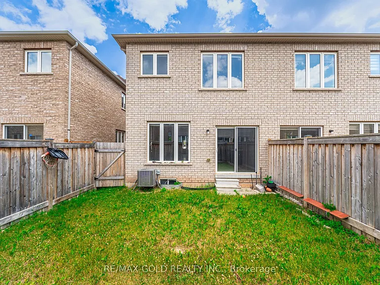 67 Yardley Cres — Photo 45