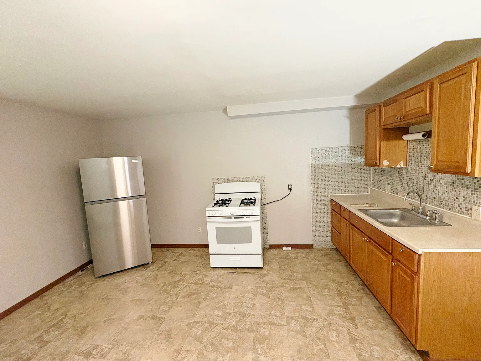 3 bed, $1,725 — Photo 2