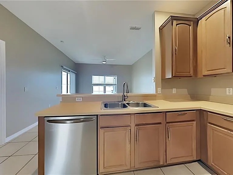 876 Hacienda Cir — Photo 5
