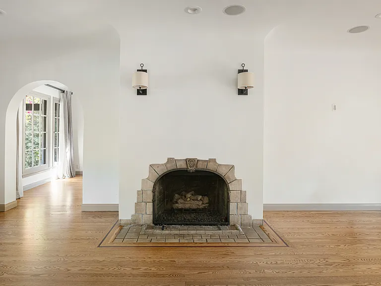 1169 S Sierra Bonita Ave — Photo 18