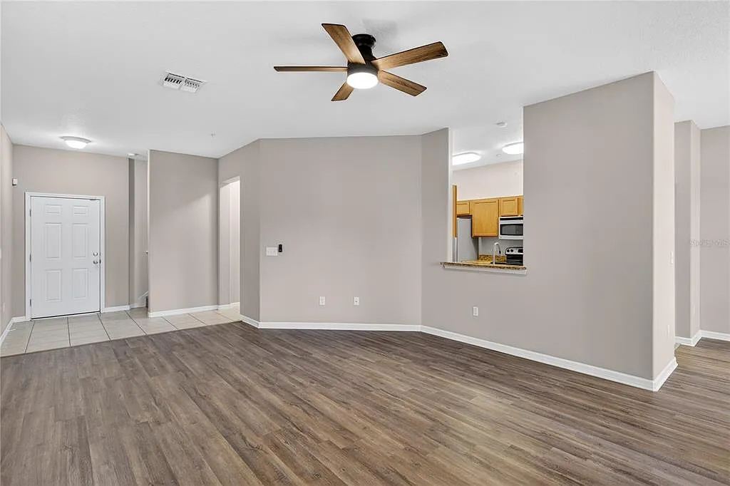 3 bed, 2.5 bath, 1956 sqft, $2,725 — Photo 4