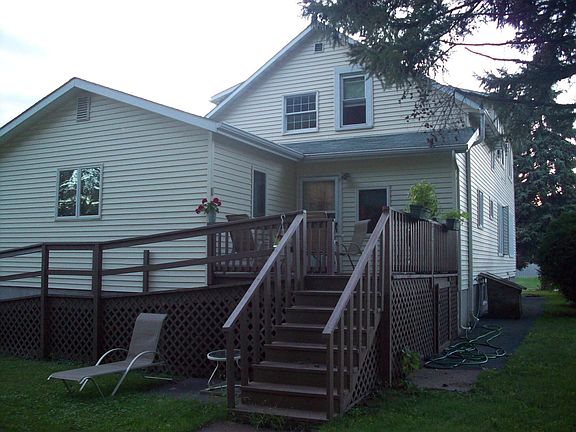 Private 1st floor apt deck