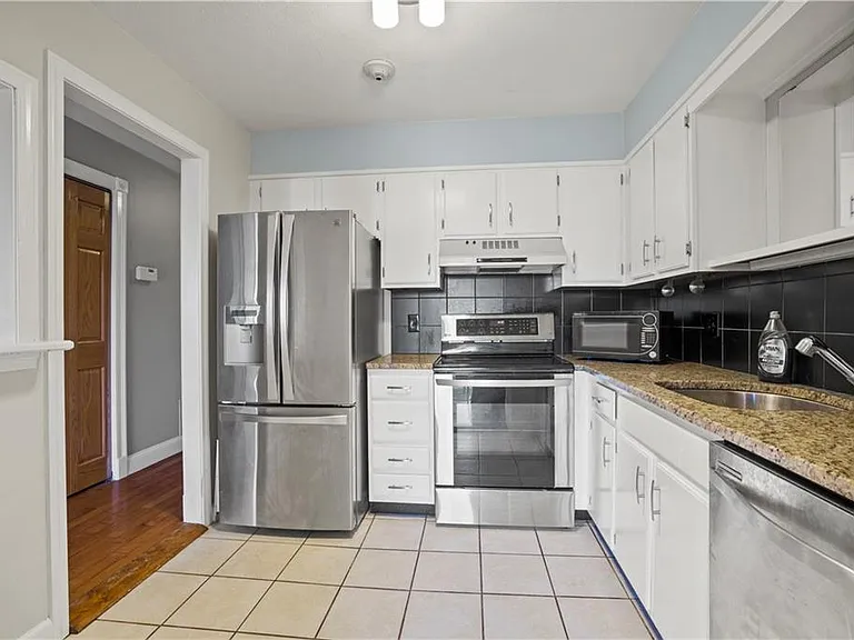 196 Old River Rd #5-F — Photo 5