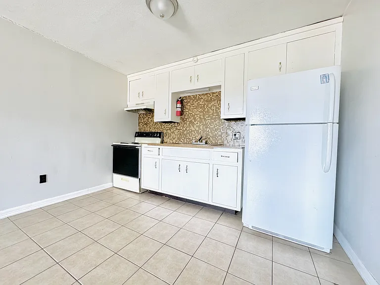1002 Miller Ave #3 — Photo 6