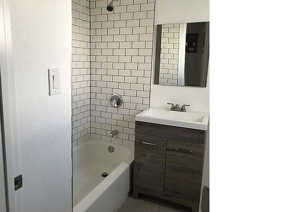 3rd image of 3104 Ganahl St