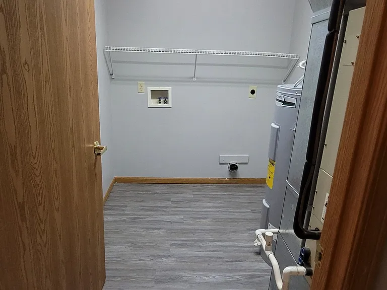 554 College Ave — Photo 3