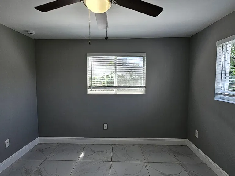 933 W 7th St #A — Photo 10