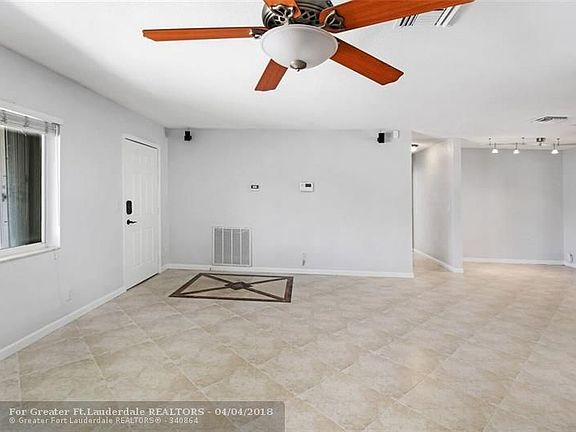 4th image of 109 SE 13th St